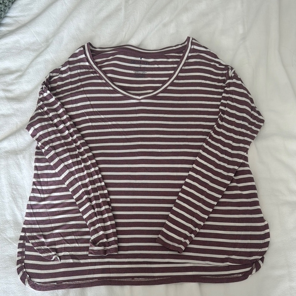American Eagle Outfitters Red and White Long Sleeve Relaxed Tee